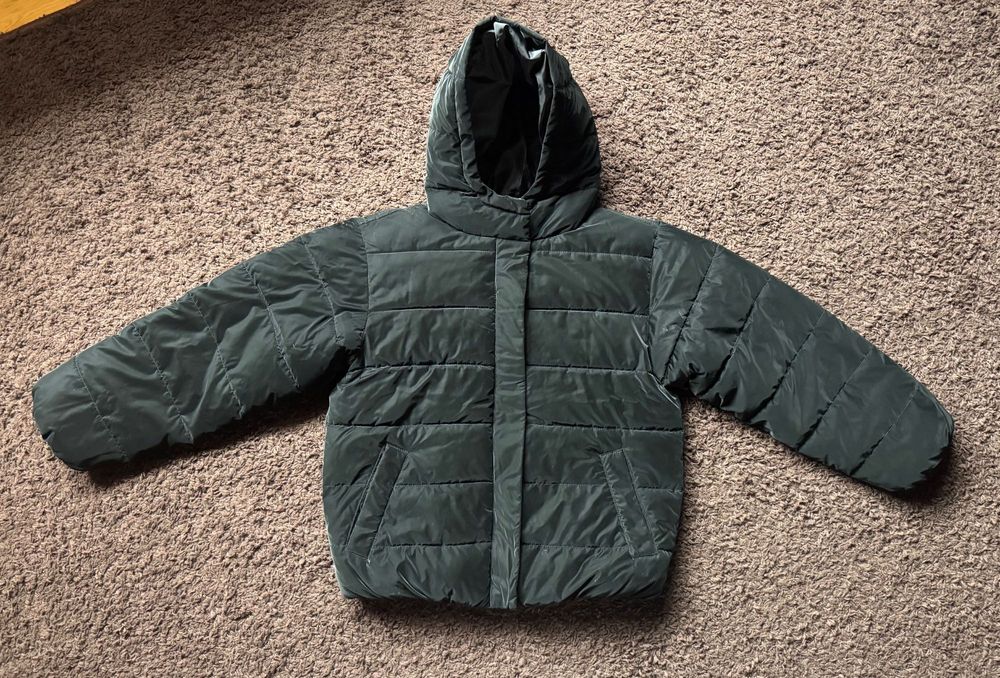 Reserved pikowana kurtka puffer połyskująca 146 bdb+