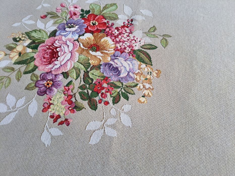 Obrus gobelinowy beżowy w róże 140x280 cm 1162LI Rose Linen