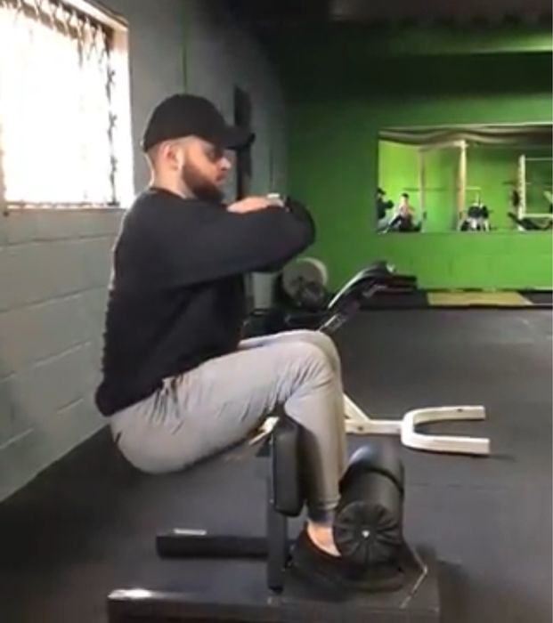 Sissy squat da marca Watson446759930147655681