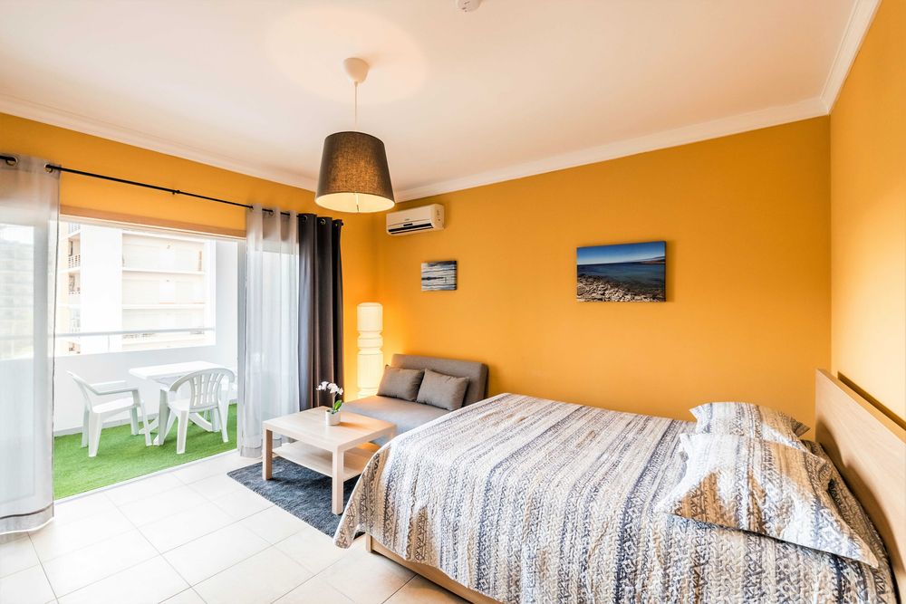 Apt T0 c/ AC, Piscina, Roupas, WIFI, TV Cabo, próx. Praia da Rocha