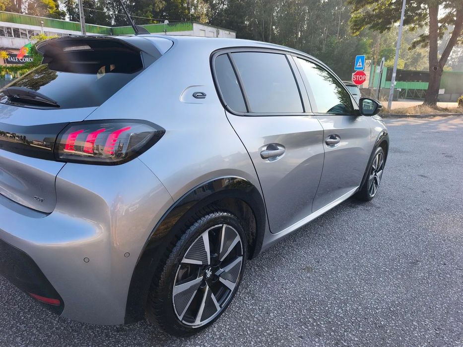 Peugeot e-208 GT foto 2