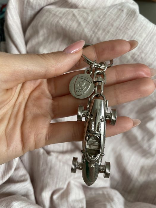 Brelok shell samochód