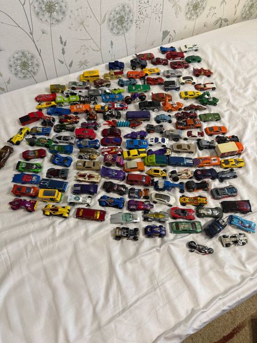 Машинки hot wheels