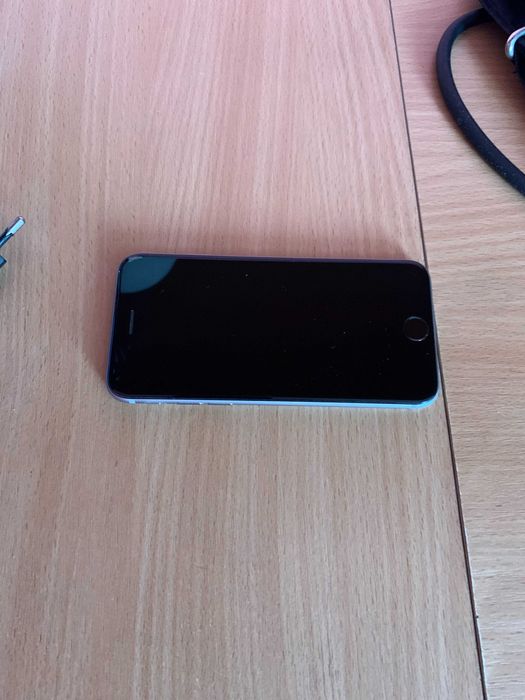 Телефон IPhone 6S