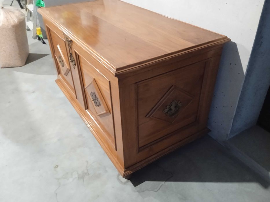 Arca de madeira maciça como nova