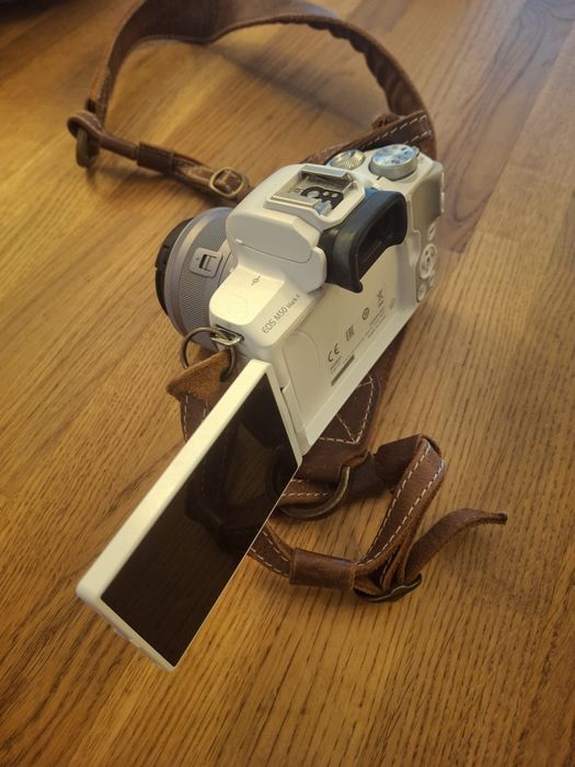 Canon EOS M50 Mark II (2) w kolorze białym