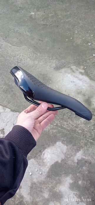 Сідло велосипедне