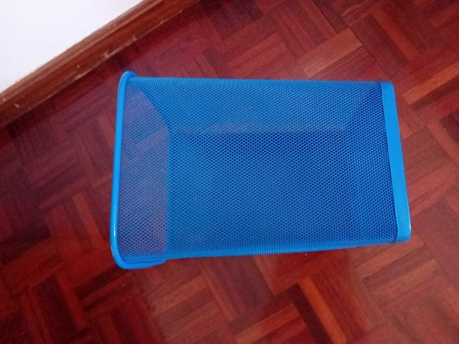 Cesto de papéis metálico azul IKEA