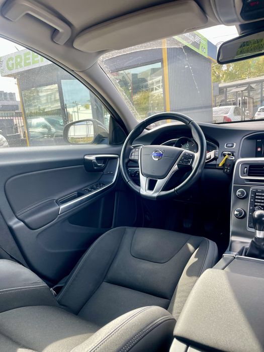Volvo v60(D2) 2014 року
