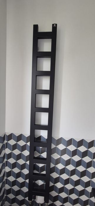 Grzejnik łazienkowy dekoracyjny Terma Easy 1600x200 czarny Stan idealny
stand. SX