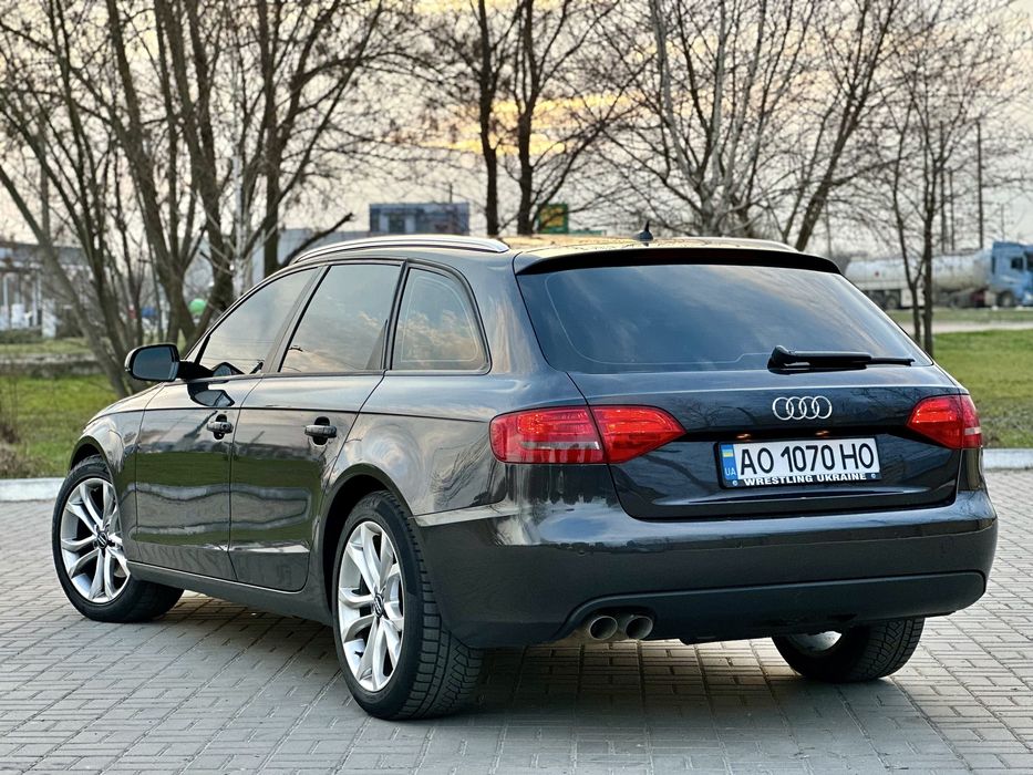 AUDI A4 b8 2.0 дизель  2011 р.