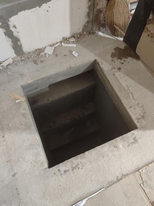 Продам на Черемушках 2 ком.квартиру. Фасад 1эт. Можно под офис 046-084