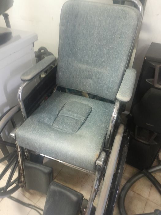 Cadeira de rodas multifuncoes 80eur.