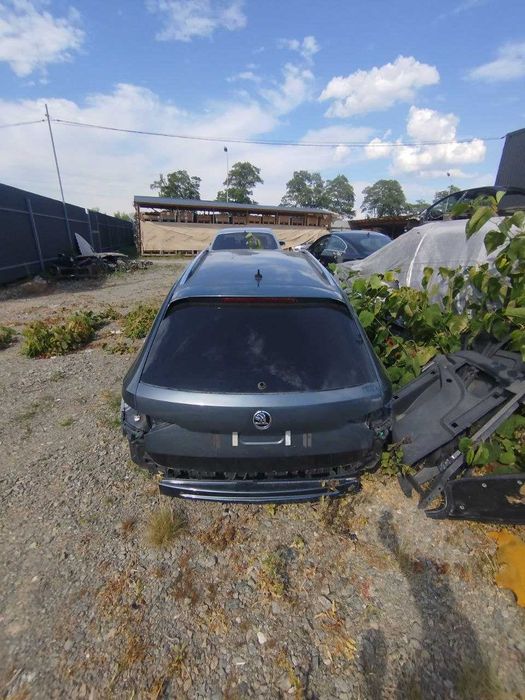 Розборка шрот Шкода суперб 2,3 Skoda Superb 3 четверть двері ляда