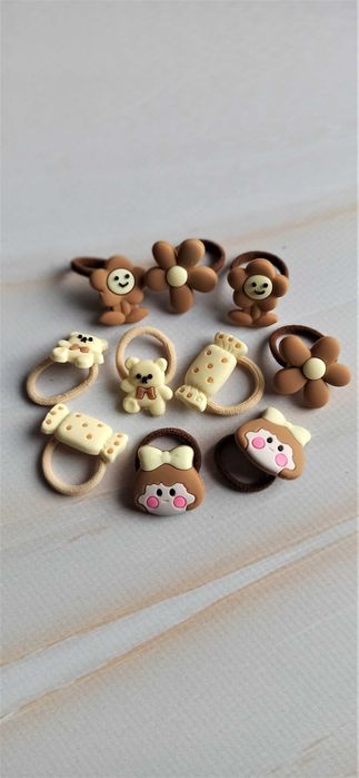 Трендові заколки для волосся клік клак та резинки для волосся