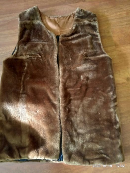 Безрукавка з хутра  Жилетка