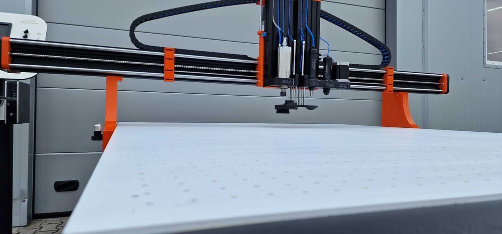Ploter frezująco-tnący CNC BlackMillCut – frezowanie + cięcie