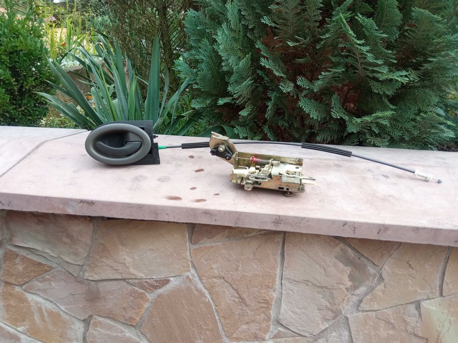 Тросік відкривання задніх бокових дверей Фієста Мк4 з правою ручкою
