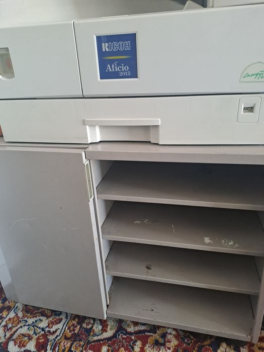 Vendo fotocopiador com móvel