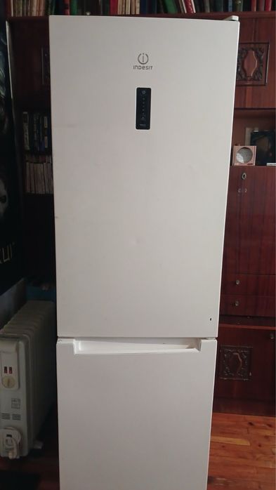 Холодильник  Indesit 185 см