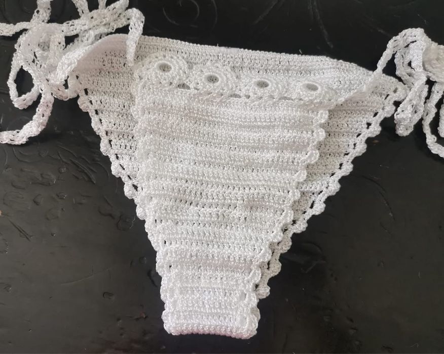 Bikini kostium dwuczesciowy bialy koronka  Koniakowo  r.XS Nowy