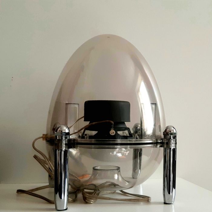 Сабвуфер прозорий