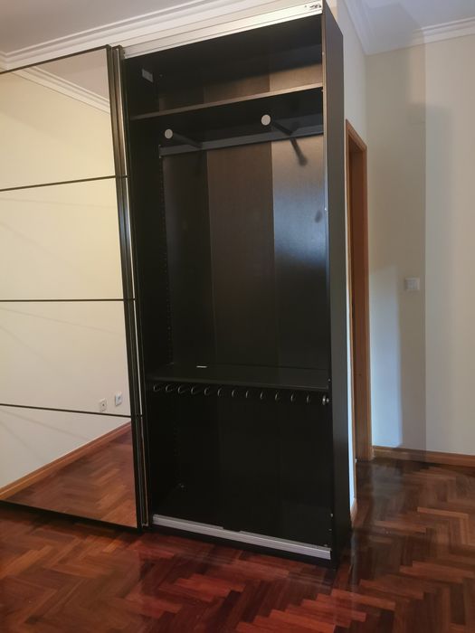 Roupeiro IKEA pax preto