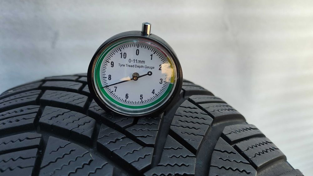 Opony Zimowe 205/55/16 Continental 2szt 7,5mm