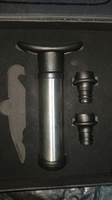 Помпа для вина Vacuum Wine Saver с 2 пробками