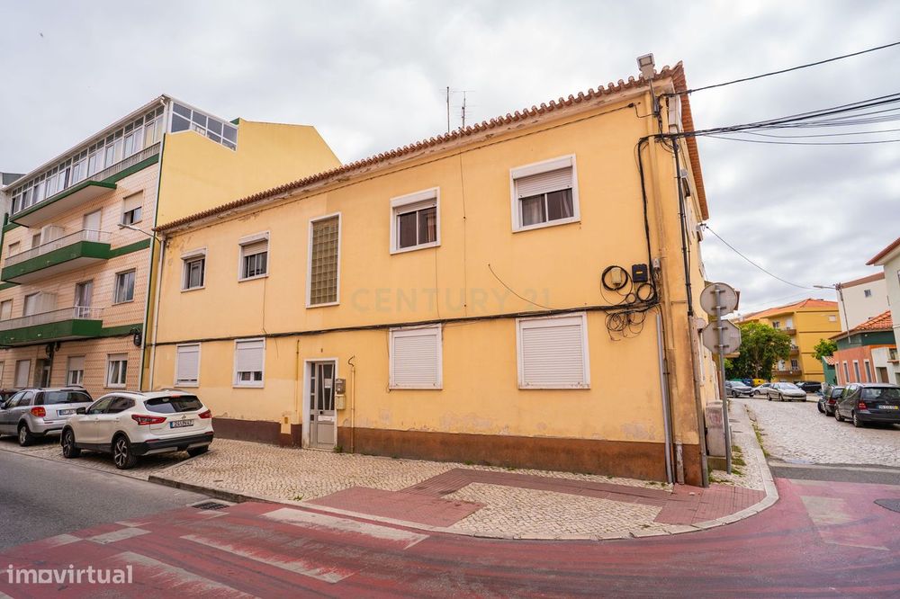 Apartamento T2 para Renovar nos Bairros dos Arneiros – Caldas da Rainh