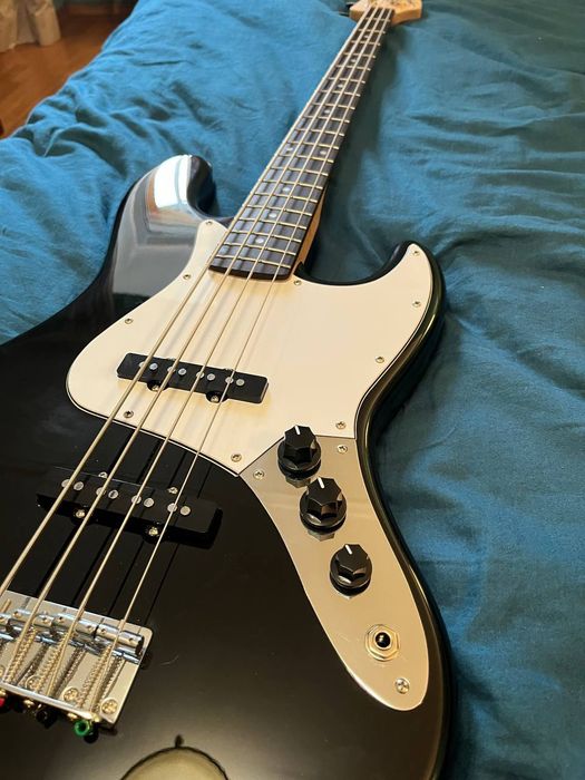 Squier Jazz Bass (Fretless)