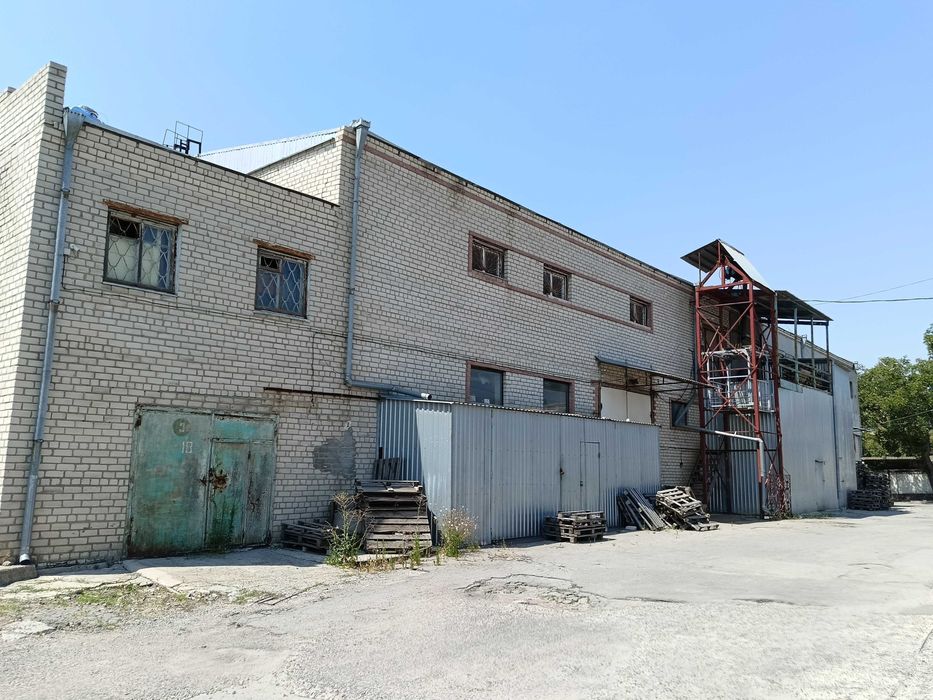 Продам складские помещения площадью 1200 м.кв .по Нефтянников.