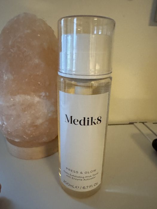 Medik8 press & glow exfoliant pha tonic