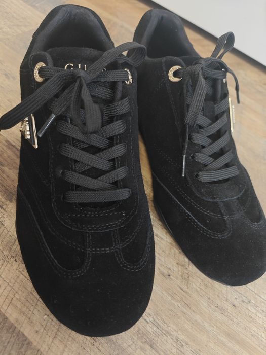 Sneakersy Guess zamsz