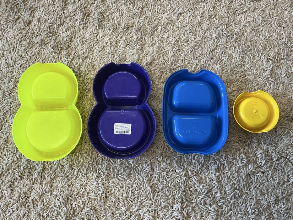 Миски для кошек и собак.