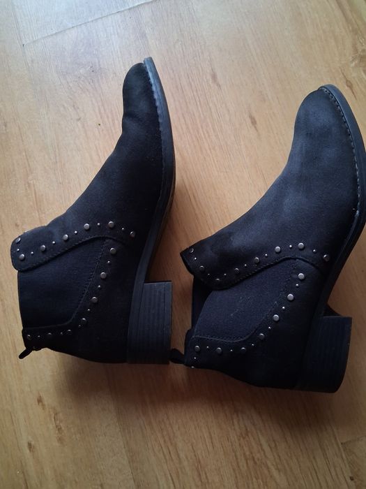 Botki sztyblety czarne zamszowe Graceland 39 ozdobne ćwieki wciągane