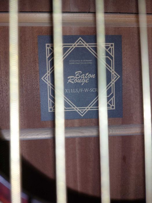 Gitara akustyczna Baton Rouge, szerszy gryf