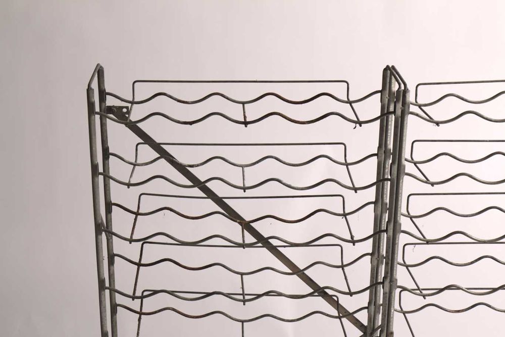 Garrafeira em alumínio cap. 150 Garrafas - Qtd. 1 Und.