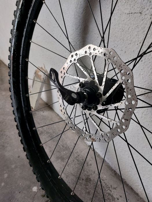 Duas rodas de Mountain Bike
