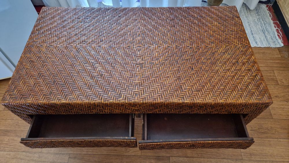 Mesa em verga envernizada