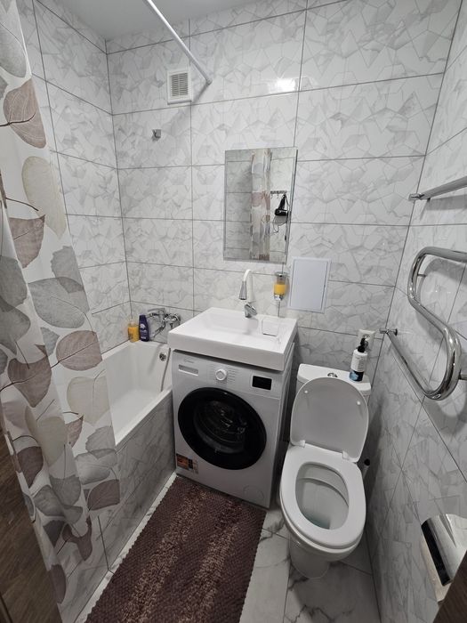 Погодинно  і подобово 2-х кім  р-н зал вокзал