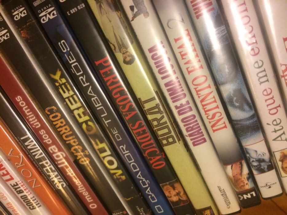 31 Filmes e 1 série do CSI de Em DVD