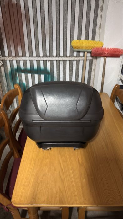 Topcase Mala Givi 37L para mota