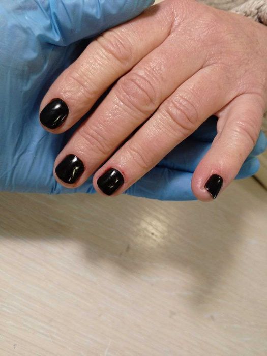 Послуги Манікюру перша послуга БЕЗКОШТОВНО.