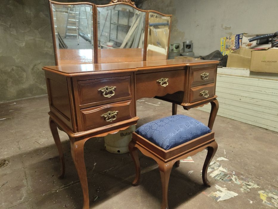 Móvel tipo escrevaninha