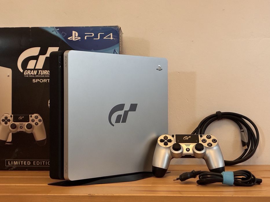 Playstation 4 Slim GT Edition