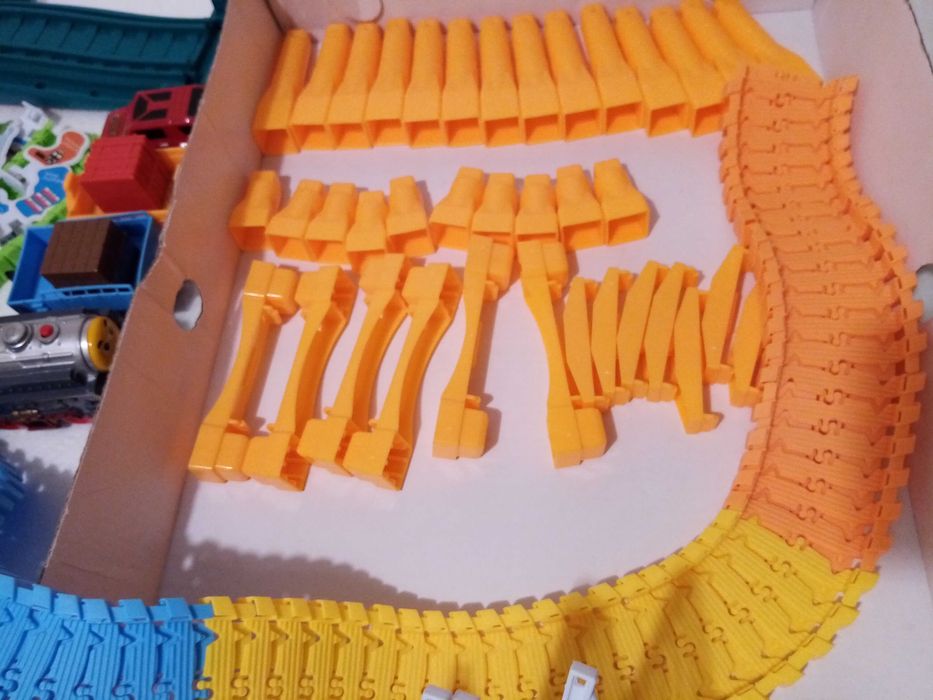 tor samochodowy i kolejka w jednym, pojazdy, oryginalny karton