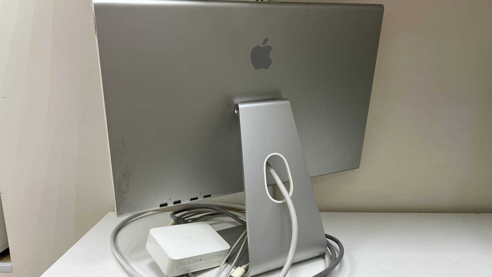 Монітор APPLE  cinema display A1081