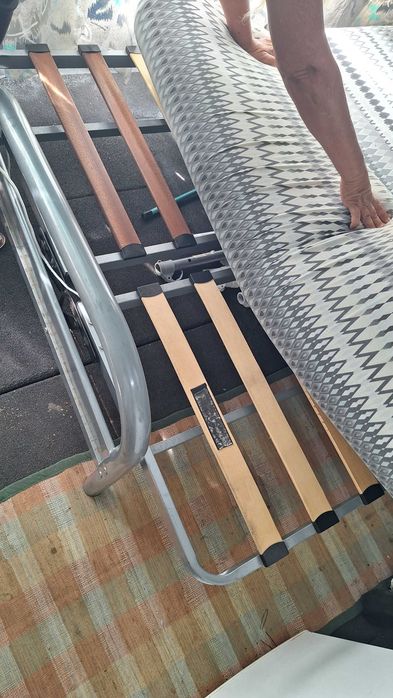 Sofá cama, transforma em cama de casal.