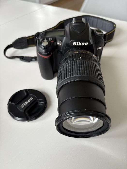 Aparat Nikon D90 + obiektyw 18-105 mm